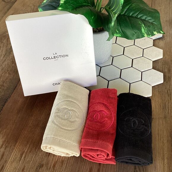 CHANEL Other - Chanel NIB La Collection Set of 3 Face Hand Towel Red Black Cream